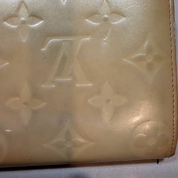 Louis Vuitton Sarah Wallet Monogram Vernis Pearl Ivory Patent - Picture 4 of 13